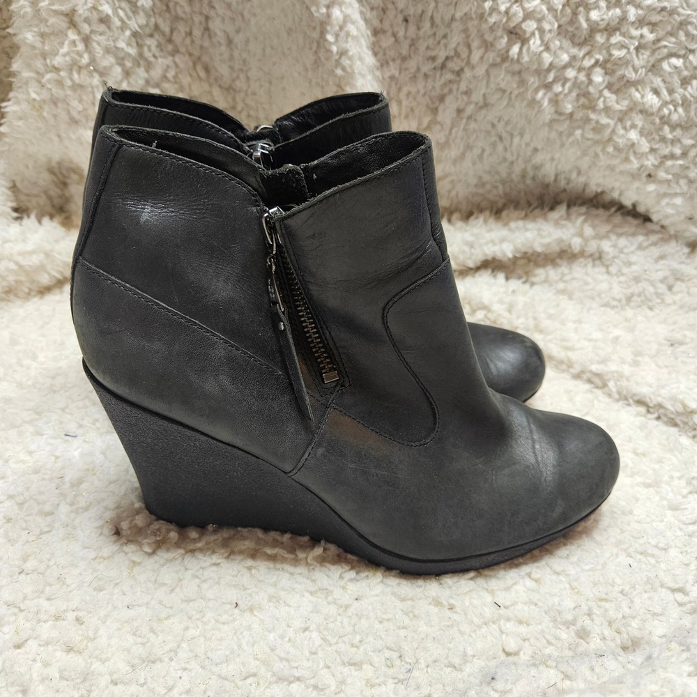Ugg Australia Meredith Wedge Zip Black Leather Booties sz 10